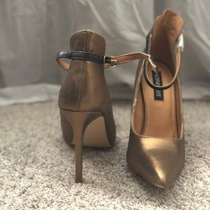 Gold heel